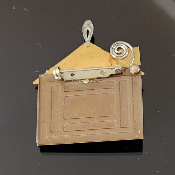 Brooch (pin) house with cat in a window vintage - Picture 2 of 4